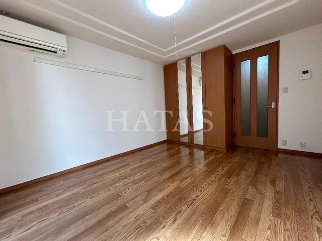 居室・リビング　同物件別部屋です