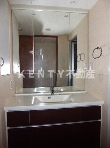 洗面設備　コンパクトで使いやすい洗面所