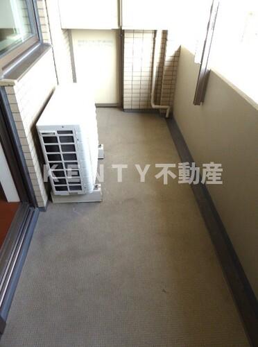 バルコニー　外からの目が気にならないバルコニーで洗濯物が干せます