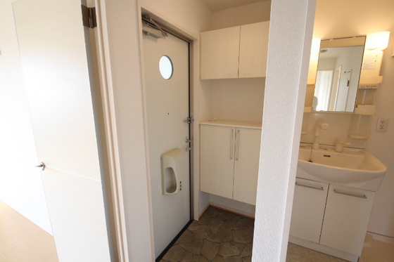 玄関　※別部屋の写真です