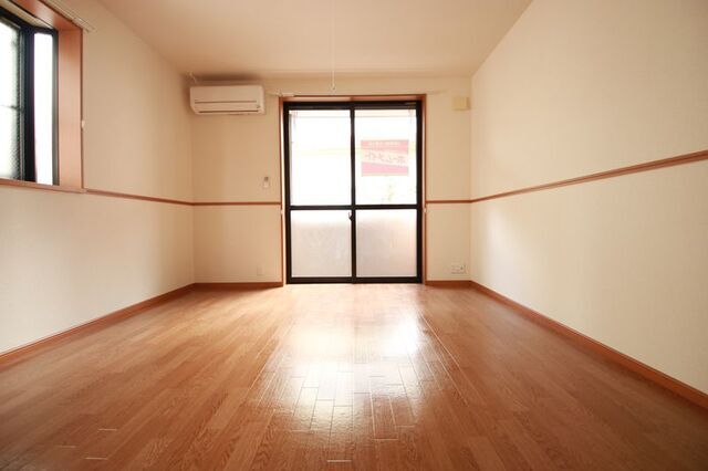 居室・リビング　※別号室のお写真のため現況優先