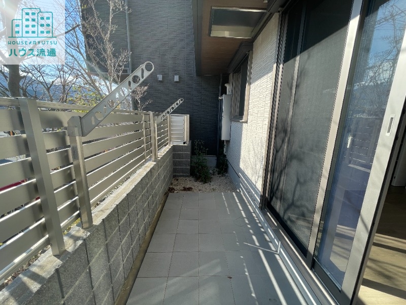 バルコニー　※別号室の写真になります。