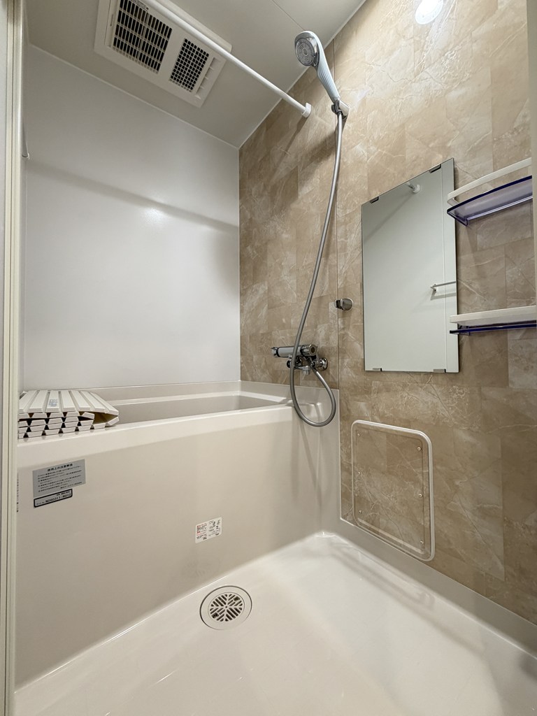 バス・シャワールーム　浴室乾燥機つきの便利な浴室です