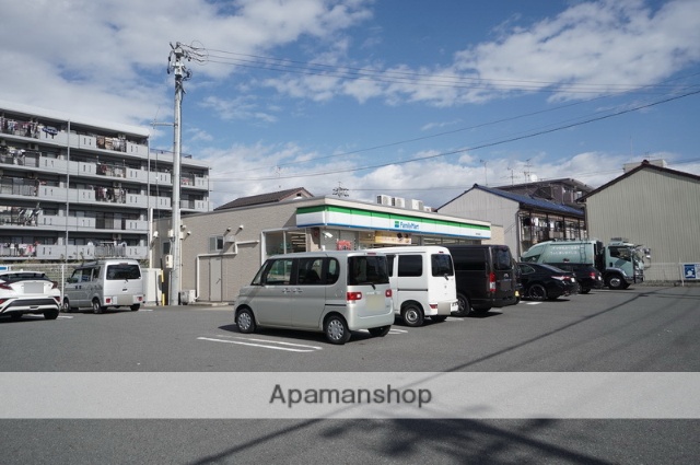 コンビニ　ファミリーマート（コンビニ）まで78m