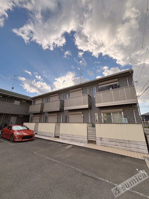 建物外観　スマートに佇むお家。毎日が楽しくなります♪