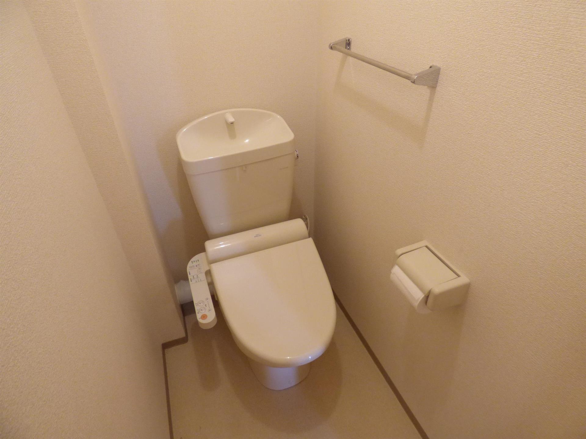 トイレ　温水洗浄便座