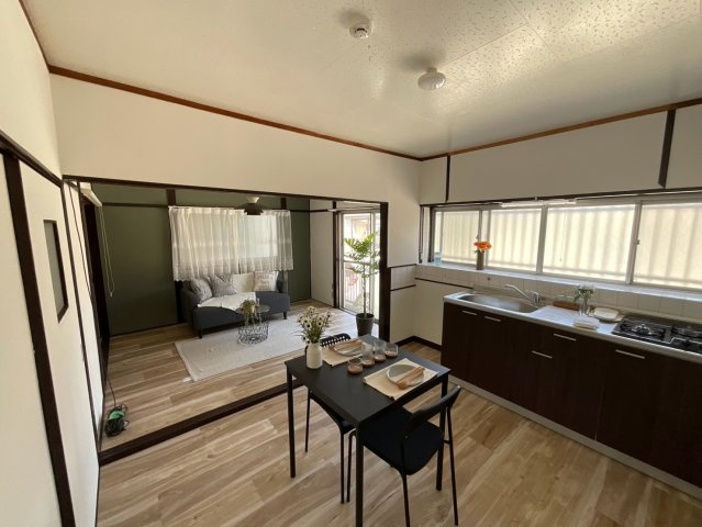尾上町養田戸建の居間写真