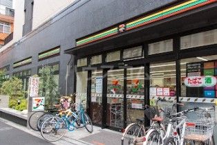 コンビニ　セブン-イレブン 新宿早稲田高校前店（コンビニ）まで5m