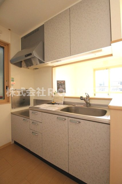 キッチン　コンパクトなキッチンで掃除もラクラク