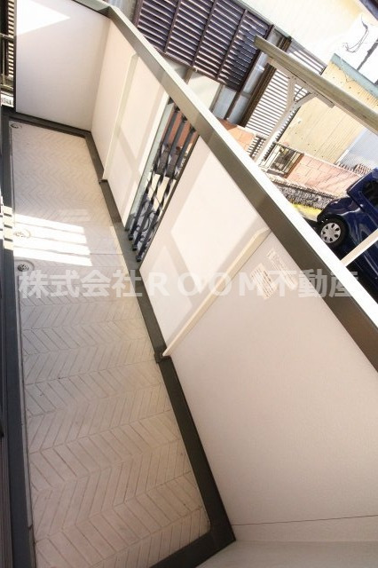 バルコニー　暖かな日差しのふりそそぐバルコニー