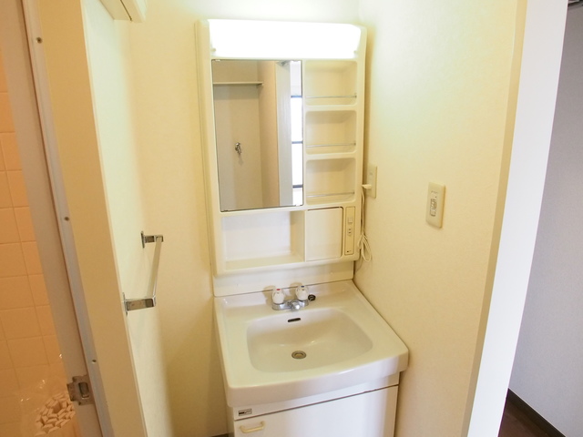 洗面設備　※同物件４０３号室の写真です。