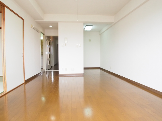 居室・リビング　※同物件４０３号室の写真です。