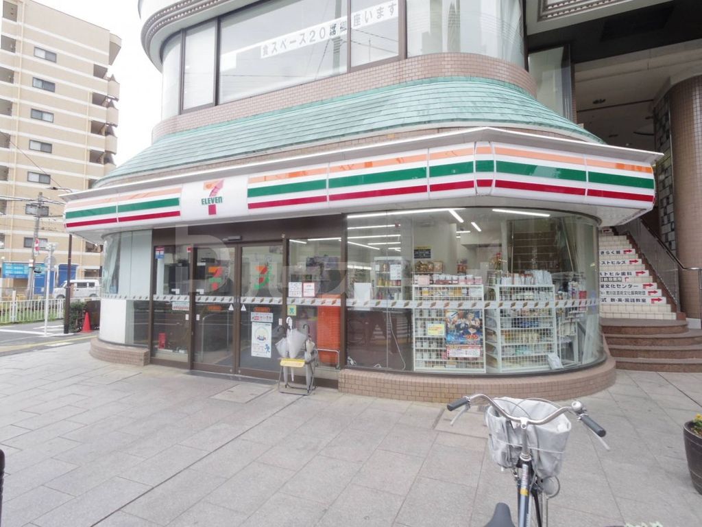 コンビニ　セブンイレブン　京成町屋駅前店（コンビニ）まで1m