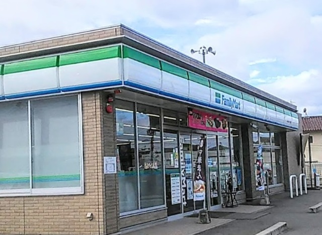 コンビニ　ファミリーマート堺美原小寺店（コンビニ）まで906m