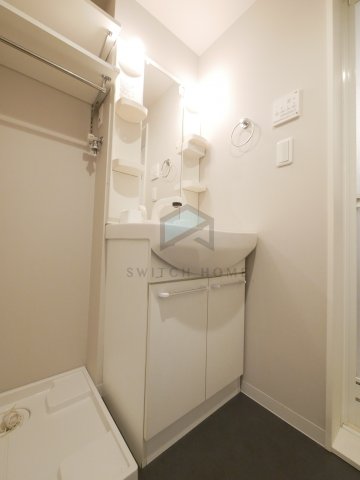 洗面設備　使いやすい独立洗面台です