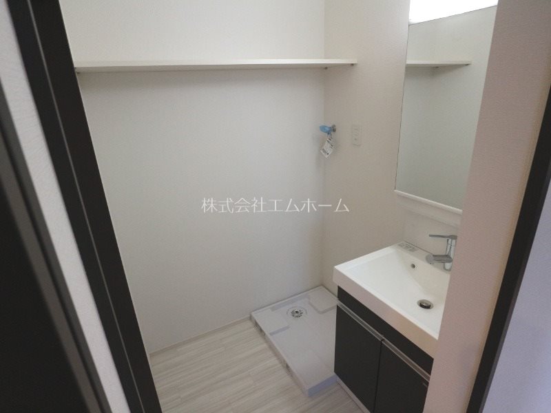 洗面設備　脱衣所　独立洗面台（シャンプードレッサー付き）