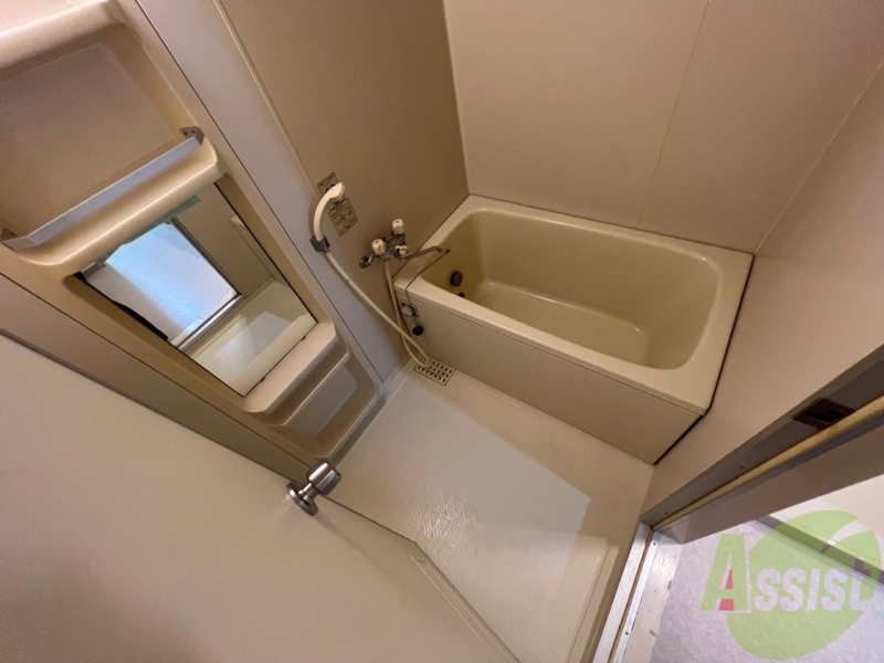 バス・シャワールーム　お風呂になります。一日の疲れを癒してくださいね。