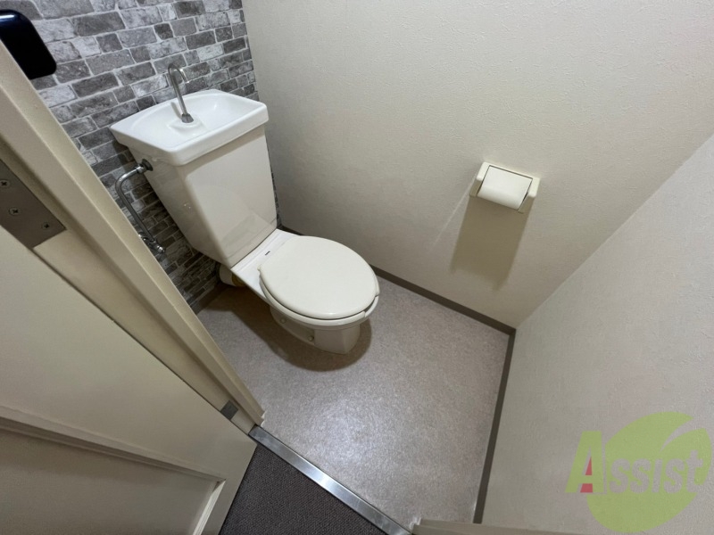 トイレ　こちらはトイレです。清潔感があり、安心して使用できます。