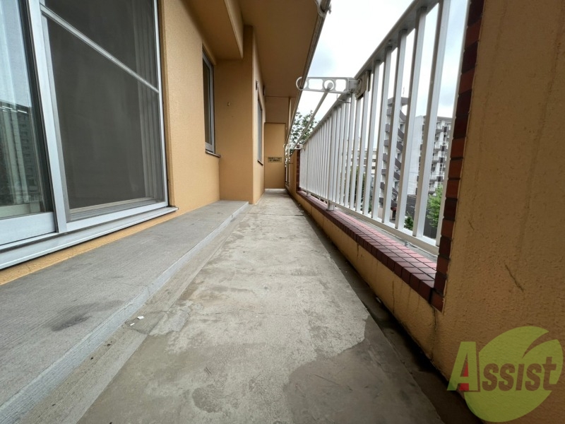 バルコニー　バルコニーです。洗濯物を干したり一息ついたりできますね！