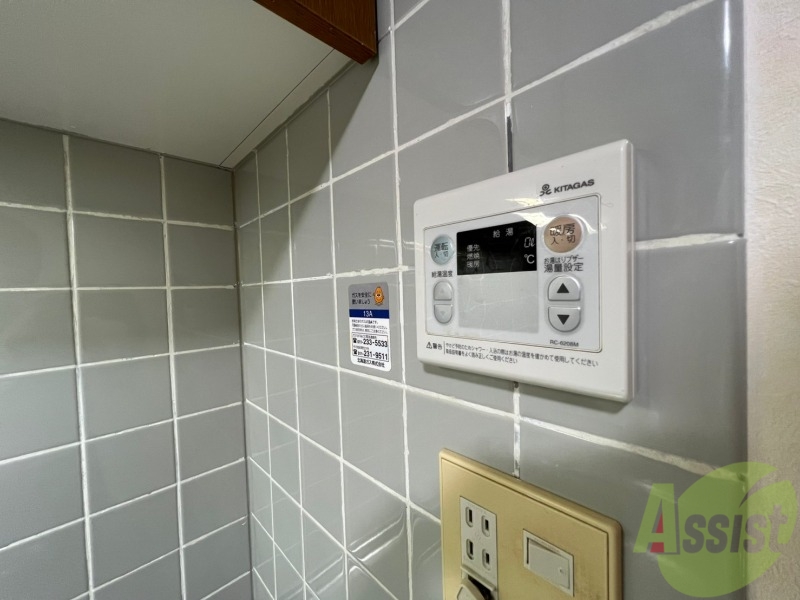 その他設備　ガス給湯器です。操作しやすいパネルになってます。