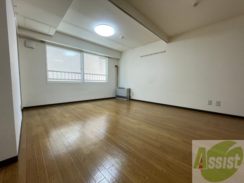 その他部屋・スペース　１２帖の洋室です。広々として、きれいですね。