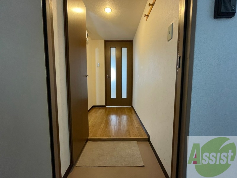 玄関　玄関の様子です。明るい印象ですね。気分もあがりそう。