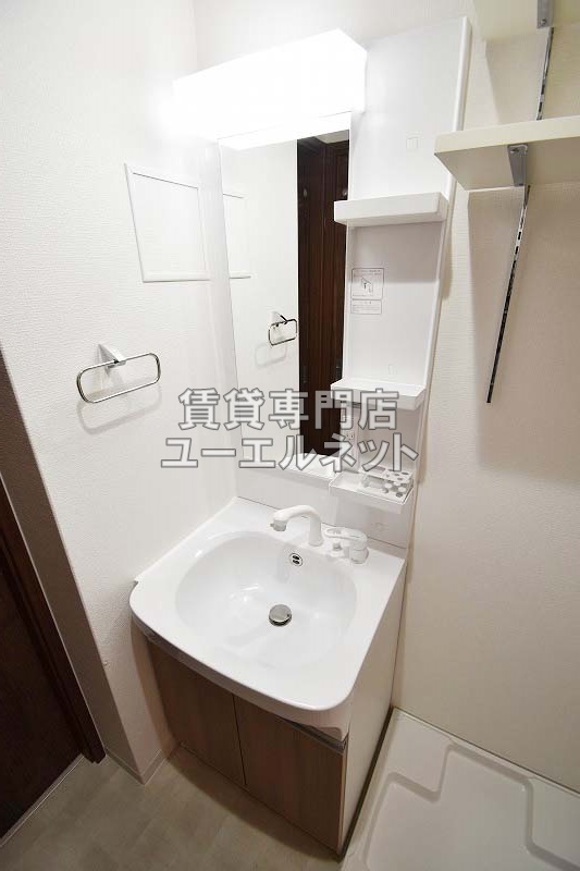 洗面設備　シャワー付洗面台