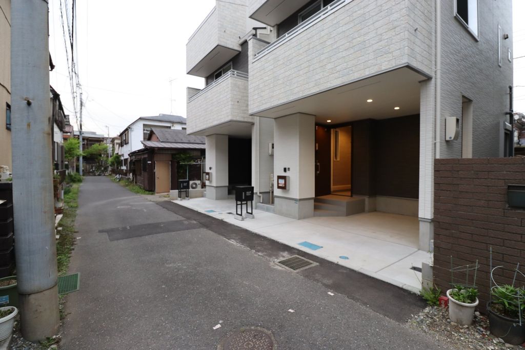 建物外観　エントランス