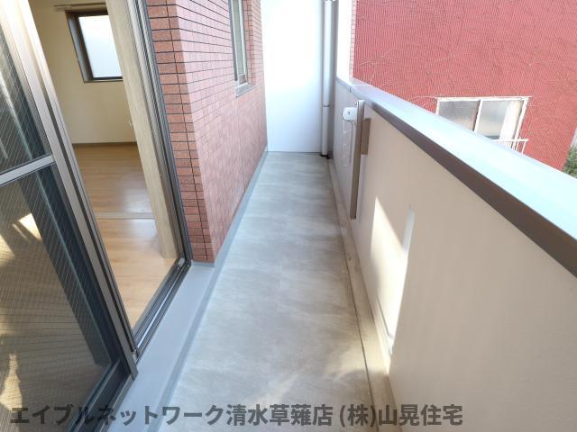 バルコニー　陽当たり良好なバルコニーです