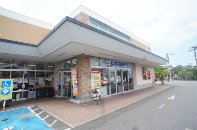 スーパー　西鉄ストア香椎花園店（スーパー）まで592m