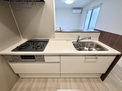 キッチン　収納豊富なシステムキッチン3口ガスコンロ