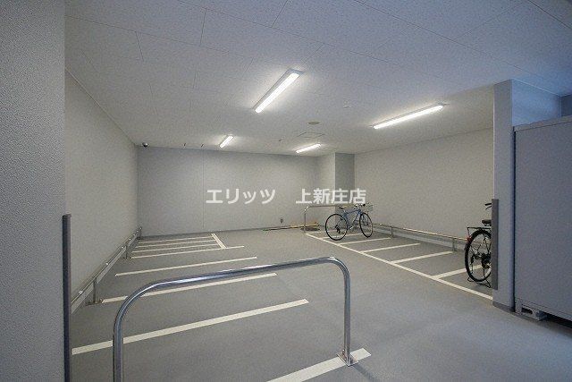 駐車場　リビング/居室