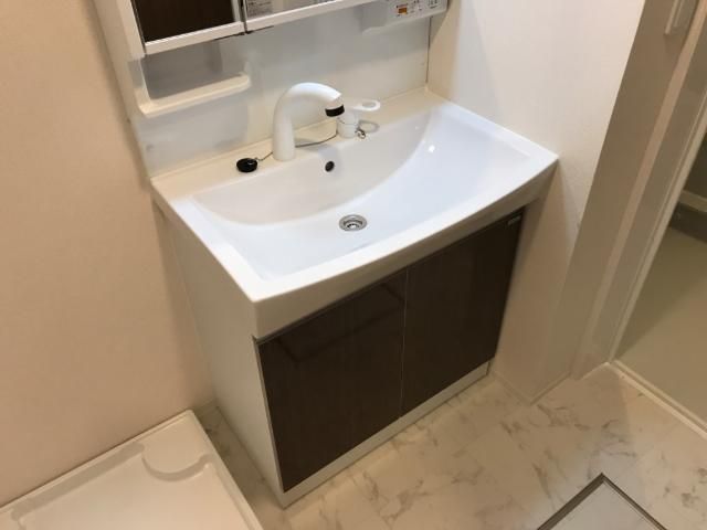 洗面設備　使いやすい独立洗面台です