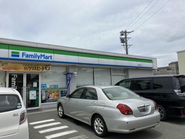 コンビニ　ファミリーマート港金船町店（コンビニ）まで486m