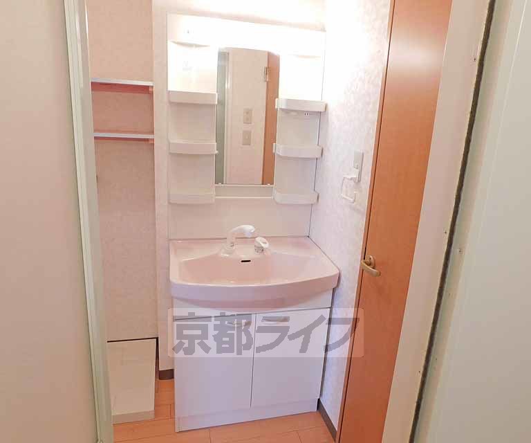 洗面設備　綺麗な洗面所です