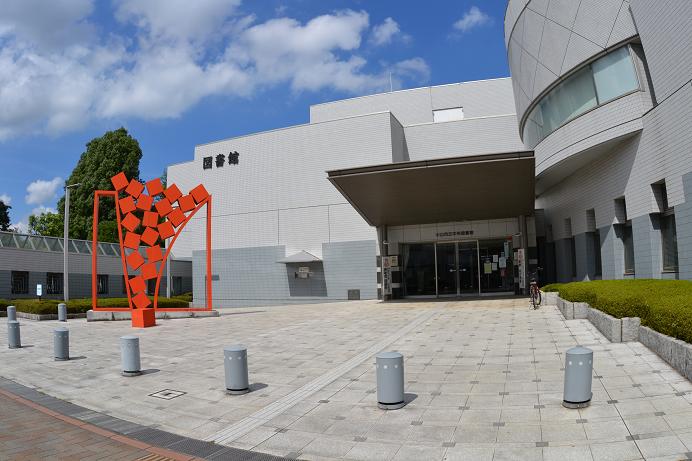 図書館　小山市立中央図書館（図書館）まで525m