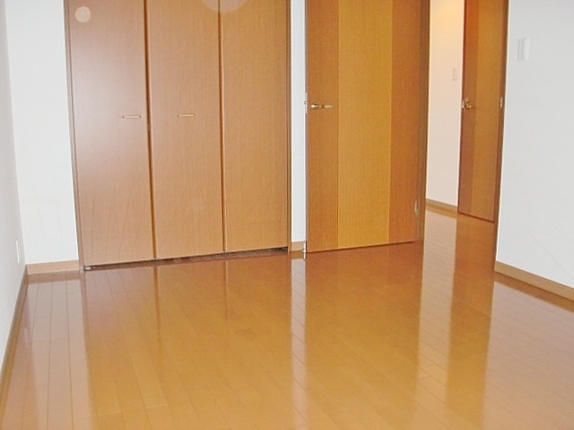 その他部屋・スペース　各洋室に収納あり