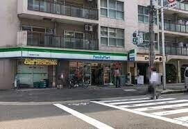 コンビニ　ファミリーマート京町堀三丁目店（コンビニ）まで84m