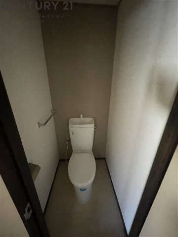 トイレ　シンプルで掃除のしやすいトイレです♪