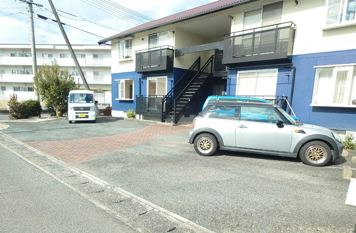 駐車場　建物前駐車場