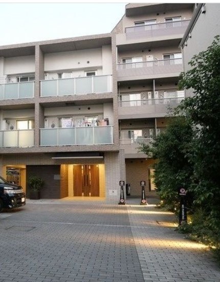 エントランス　奥に入っておりますので静かでお住まいになりやすい環境です。