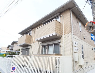 建物外観　外壁タイル貼のアパートです