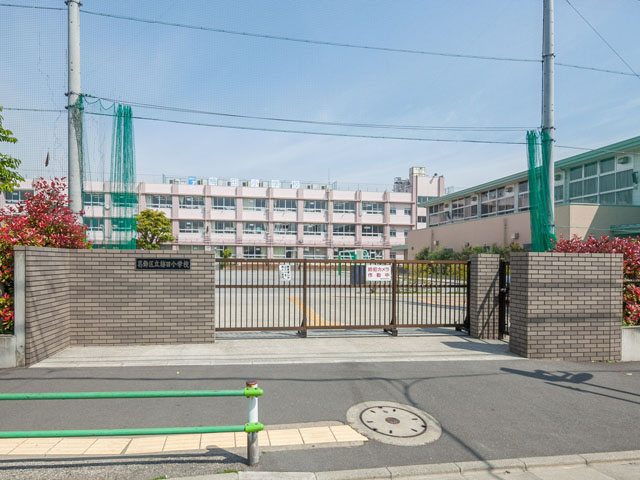小学校　葛飾区立梅田小学校（小学校）まで243m