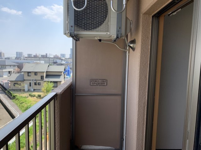 バルコニー　同物件別部屋です。