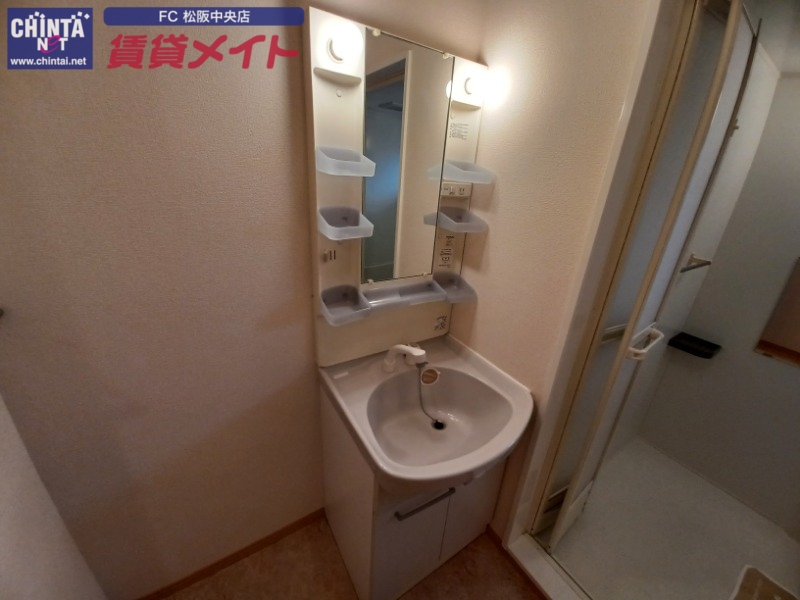 洗面設備　同型参考写真