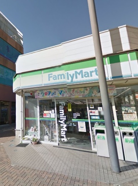 コンビニ　ファミリーマート中央林間駅前店（コンビニ）まで75m