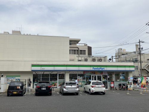 コンビニ　ファミリーマート 高辻店（コンビニ）まで252m