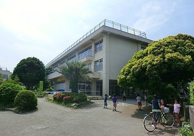 小学校　中津第二小学校（小学校）まで700m