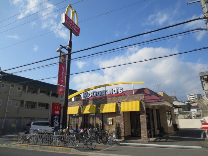 飲食店　マクドナルド千里丘店（飲食店）まで560m