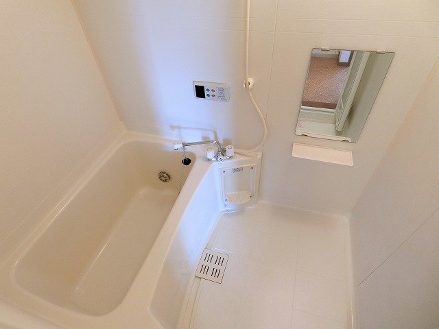 バス・シャワールーム　コンパクトで使いやすいお風呂です